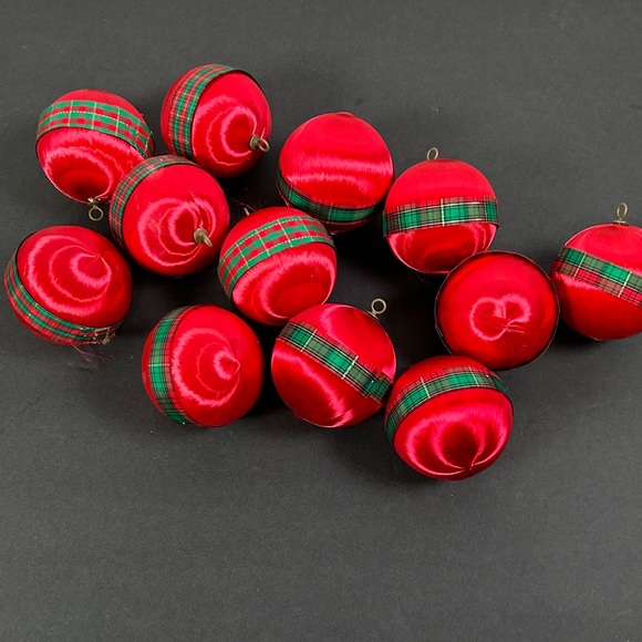 Lot of 12 Vintage Satin Spun Christmas Ornaments Red Balls with Ribbon - Picture 1 of 16